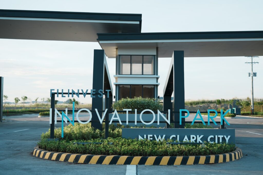 READY FOR NEW LOCATORS: FILINVEST INNOVATION PARK NEW CLARK CITY LAUNCHED. The gateway to the upcoming Filinvest Innovation Park in New Clark City – a joint venture between Filinvest Land and BCDA, and Central Luzon’s newest growth hub.